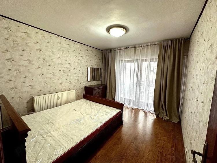 Apartament cu 3 camere decomandat în Calea Romanului