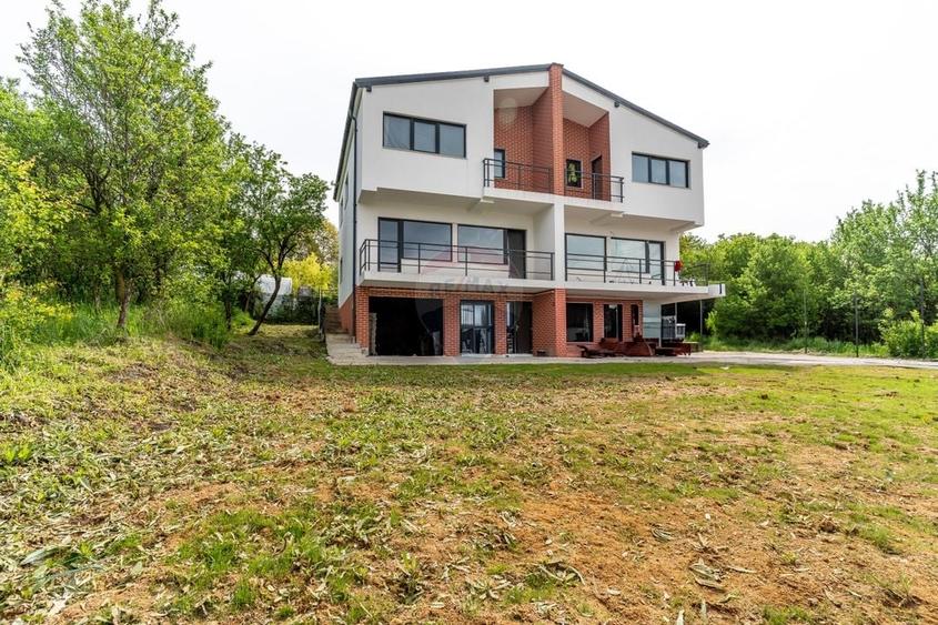 Duplex cu 4 camere cu Teren 226 Mp în Chinteni