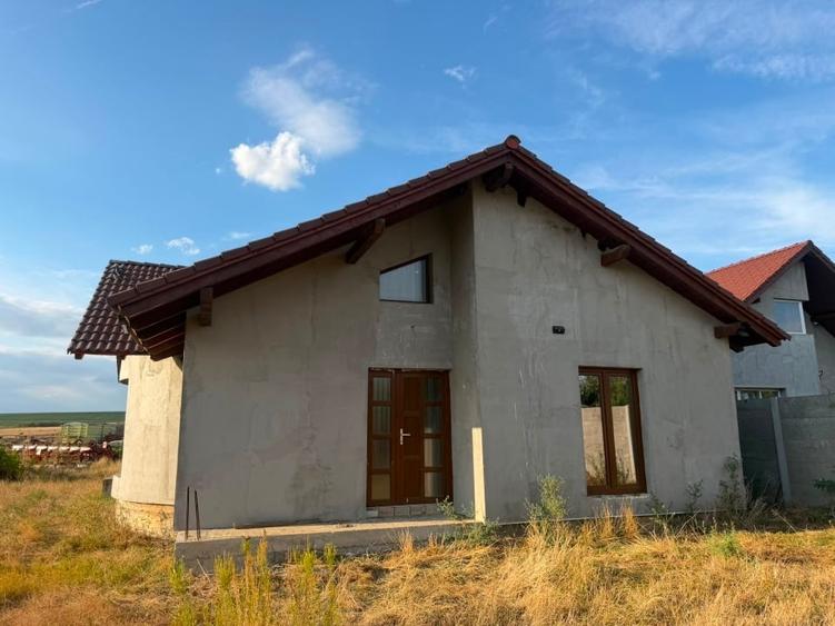 Casă individuală cu 3 camere cu Teren 930 Mp în Central