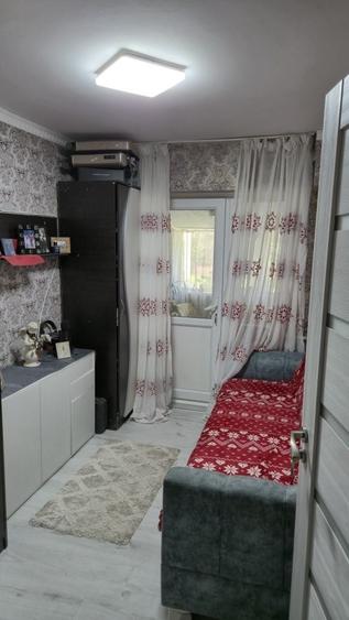 Apartament cu 3 camere decomandat în Podu Roș