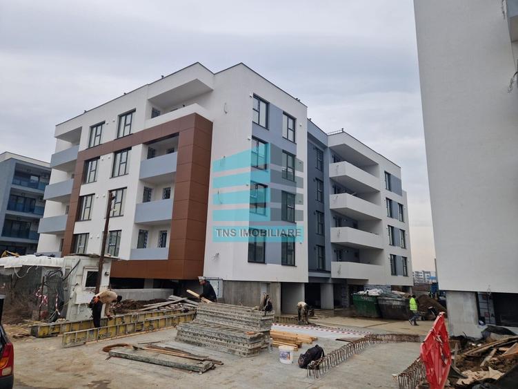 Apartament cu 3 camere decomandat în Titan