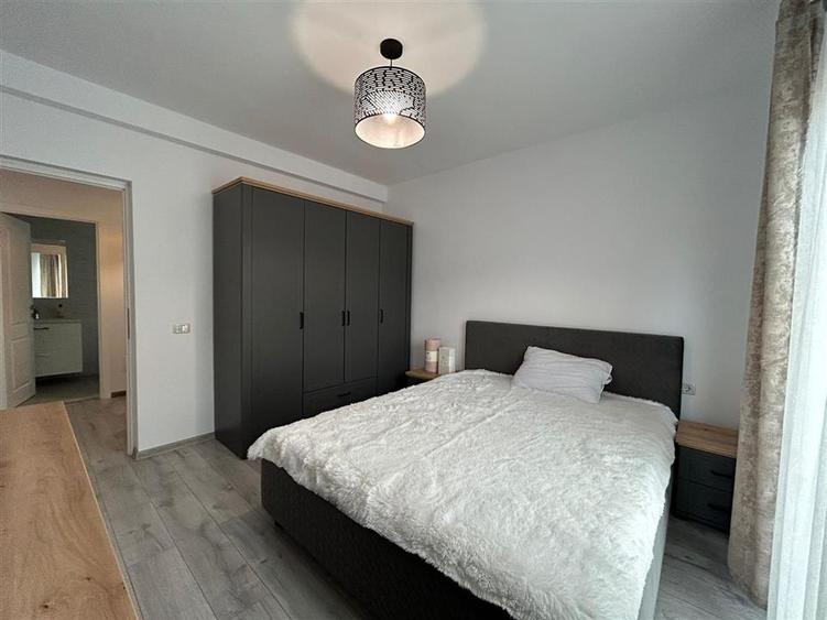 Duplex cu 4 camere cu Canalizare în Bucium