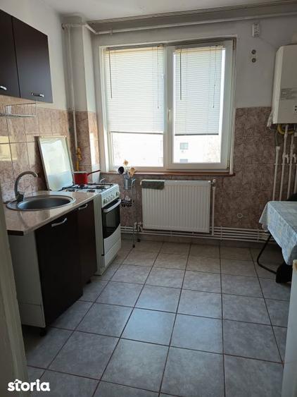 Apartament cu 2 camere semidecomandat, mobilat în Far