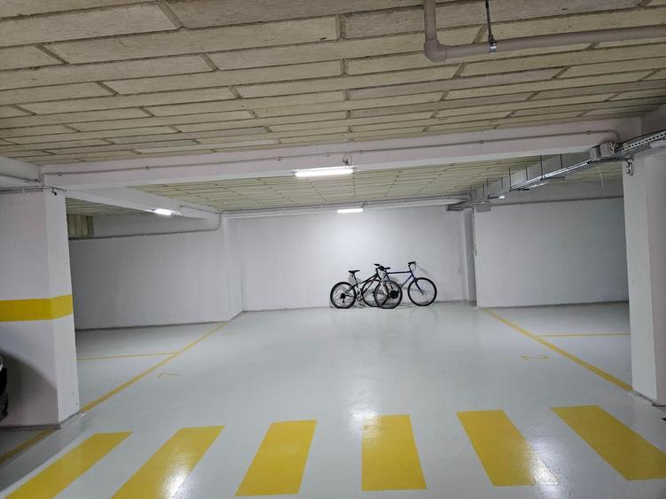 Apartament cu 3 camere semidecomandat în Bucureștii Noi