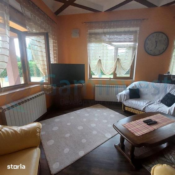 Casă cu 4 camere cu Teren 8300 Mp în Central