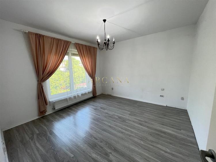 Apartament cu 4 camere semidecomandat în Iris
