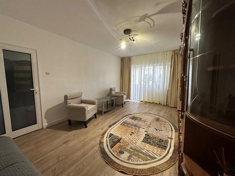 Apartament cu 3 camere decomandat în Răcădău