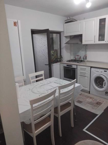 Apartament cu 3 camere decomandat în Exterior Vest