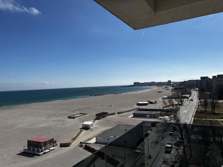 Penthouse cu 3 camere decomandat în Central