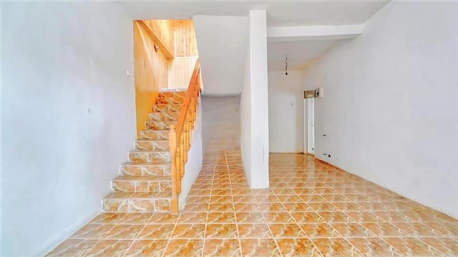 Casă individuală cu 6 camere cu Teren 1618 Mp în Bran