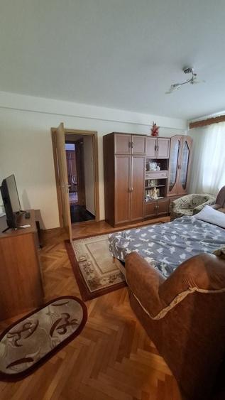 Apartament cu 3 camere semidecomandat în Central