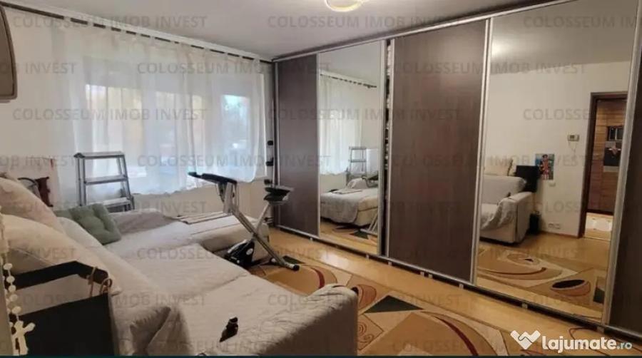 Apartament cu 3 camere decomandat în Craiter