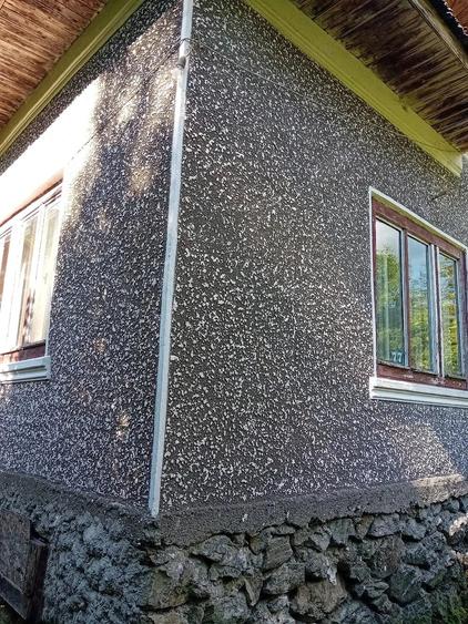 Casă cu 4 camere cu Teren 1000 Mp în Săliștea