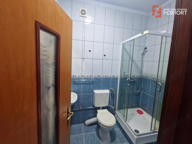Casă cu 7 camere cu Teren 1500 Mp în Bazoș