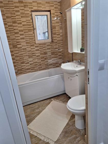 Apartament cu 3 camere decomandat în Aleea Trandafirilor