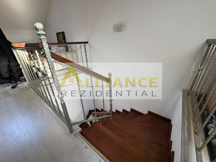 Duplex cu 4 camere decomandat cu Canalizare în Central