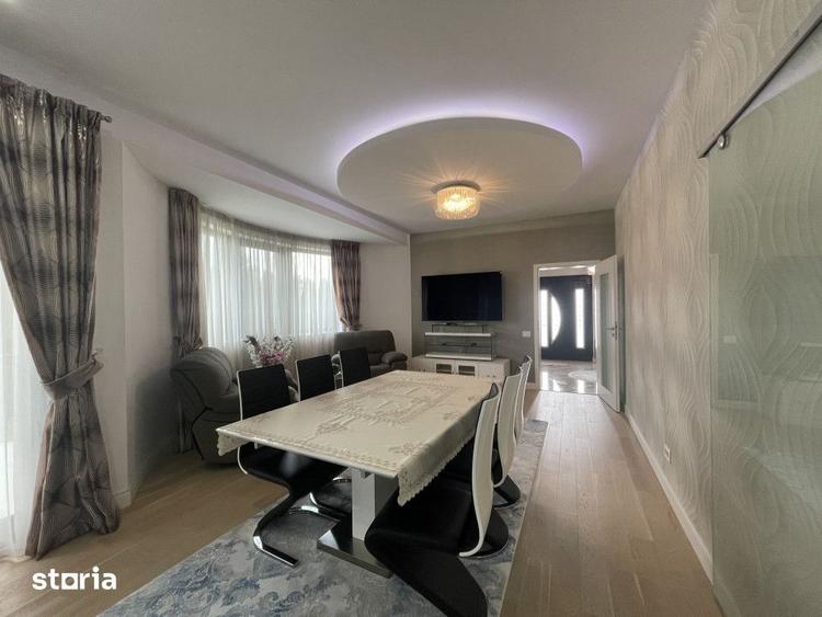 Casă cu 8 camere cu Teren 1042 Mp în Cornu
