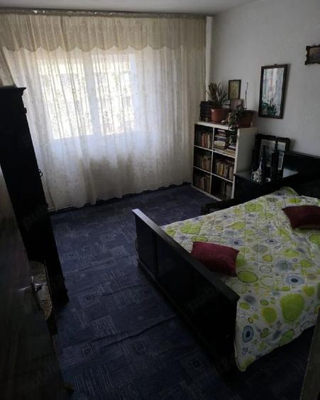 Apartament cu 3 camere semidecomandat în Noua