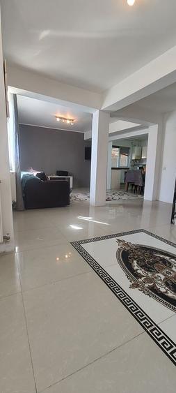 Casă cu 4 camere cu Canalizare în Exterior Vest