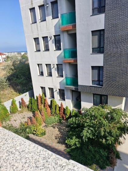 Apartament cu 3 camere semidecomandat, mobilat în Central