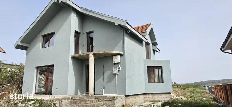 Casă cu 4 camere cu Teren 142 Mp în Hidiș