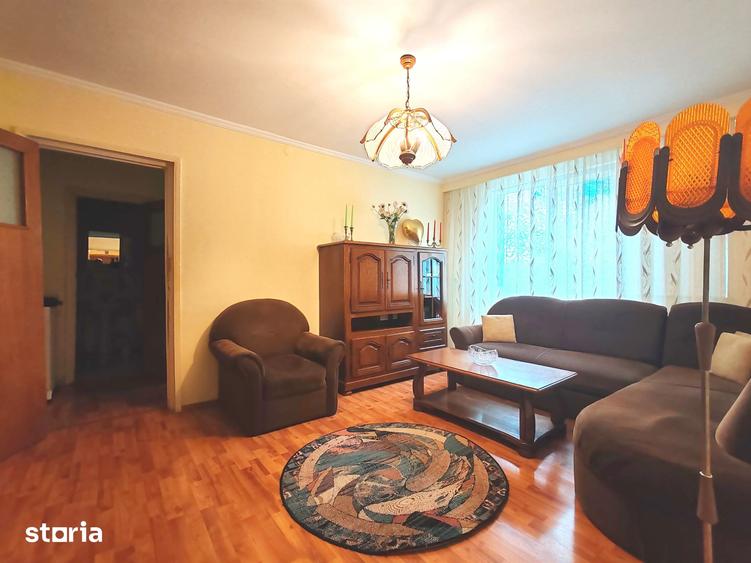 Apartament cu 3 camere semidecomandat în Negru Vodă