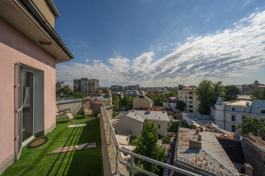 Apartament cu 2 camere semidecomandat, mobilat în P-ța Romană