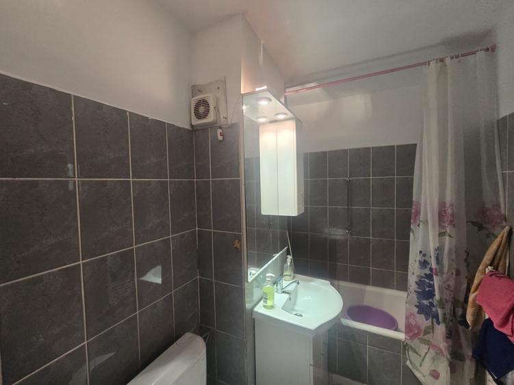 Apartament cu 3 camere în Cetate