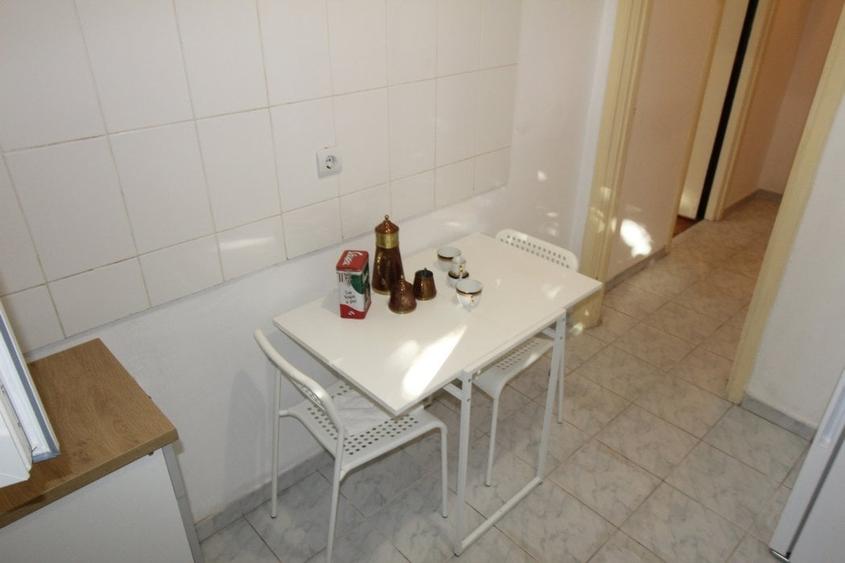 Apartament cu 2 camere decomandat, mobilat în Lahovari