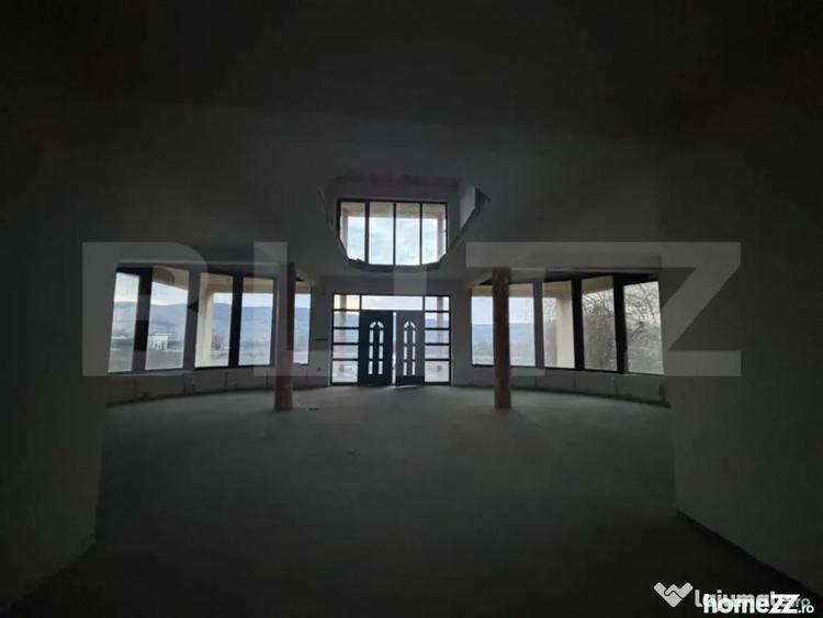 Casa de vanzare, cu 5 camere, 460 mp+teren 5800 mp, 10 km de - 1