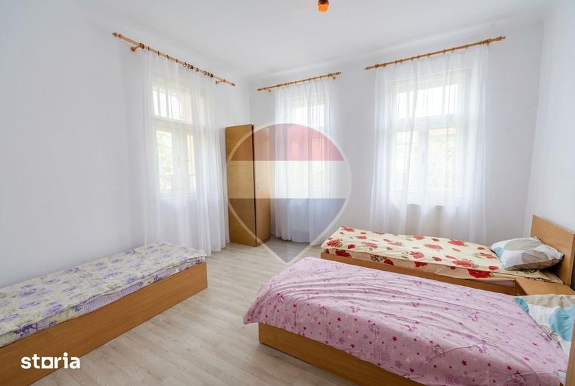 Casă cu 2 camere cu Teren 1330 Mp în Central
