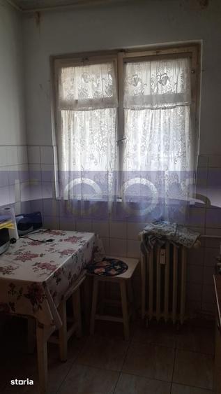 Apartament cu 3 camere decomandat în Tineretului