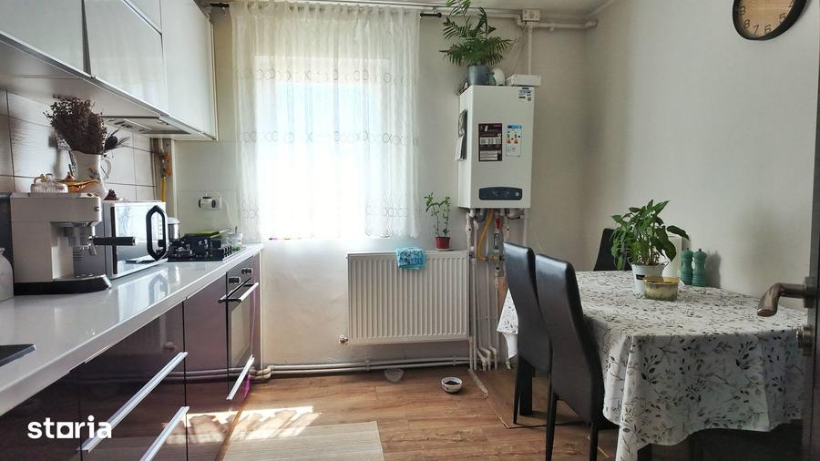 Apartament cu 3 camere decomandat în Central