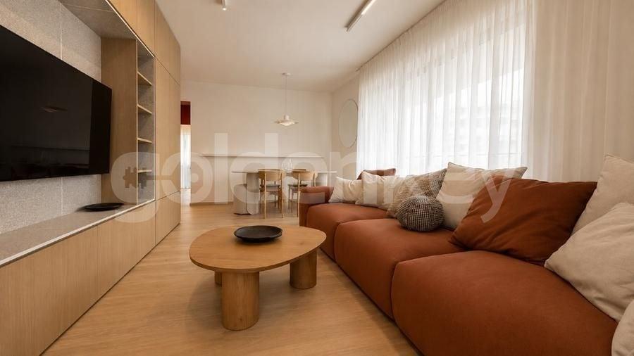 Apartament cu 3 camere decomandat, mobilat în Barbu Văcărescu