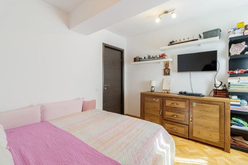 Apartament cu 3 camere semidecomandat în Regie