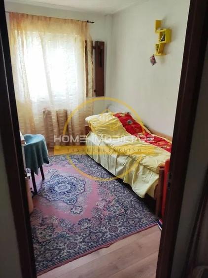 Apartament cu 3 camere semidecomandat, mobilat în Bicaz
