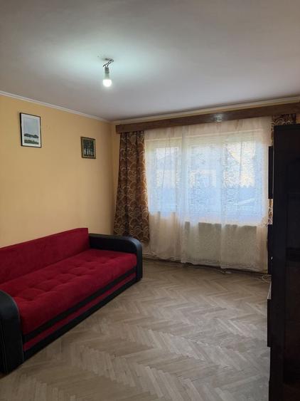 Apartament cu 2 camere semidecomandat în Pietrișu