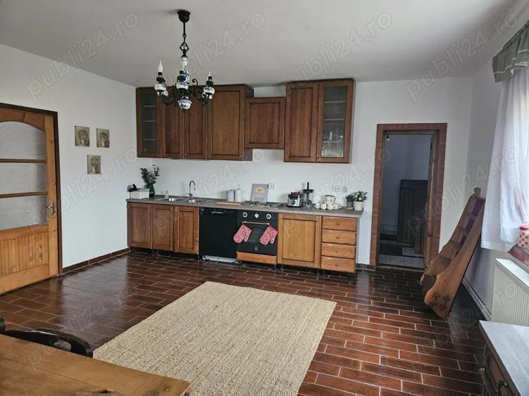 Casă cu 2 camere cu Teren 1500 Mp în Sacoșu Turcesc