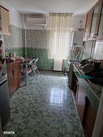 Apartament cu 4 camere decomandat în Ostroveni