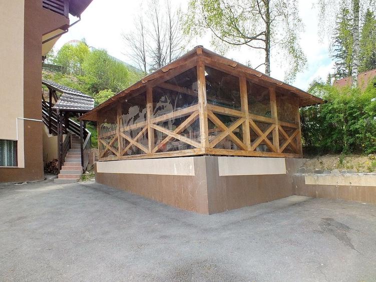 Casă individuală cu 15 camere cu Canalizare în Poiana Brașov