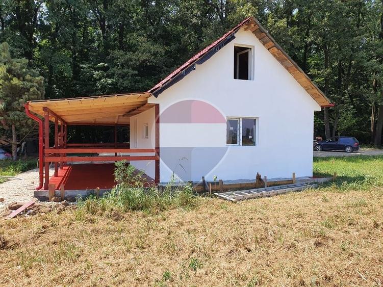 Casă individuală cu 4 camere cu Teren 1000 Mp în Periș