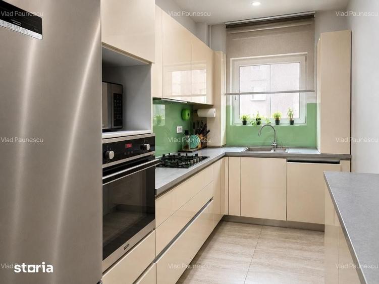 Apartament cu 3 camere semidecomandat în Tei