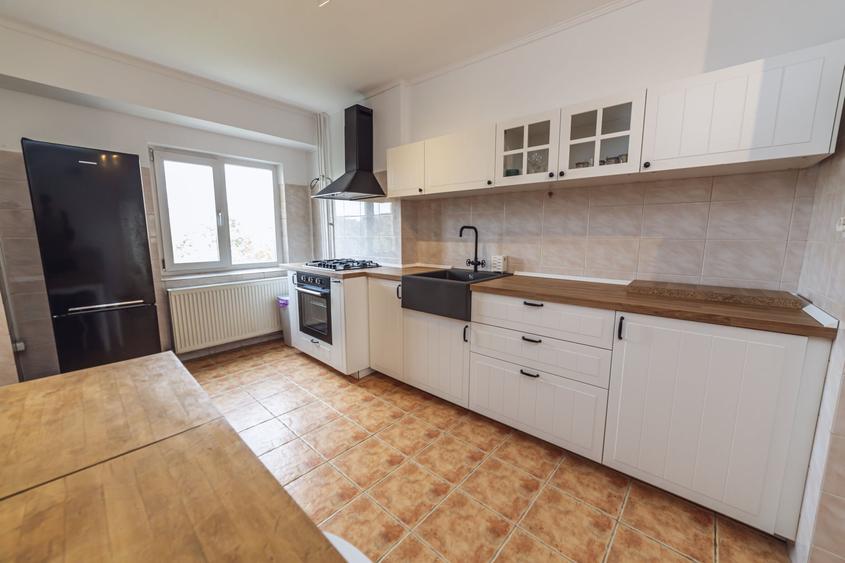 Apartament cu 3 camere decomandat, mobilat în Văcăresti
