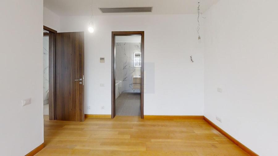 Apartament cu 3 camere semidecomandat în Eminescu