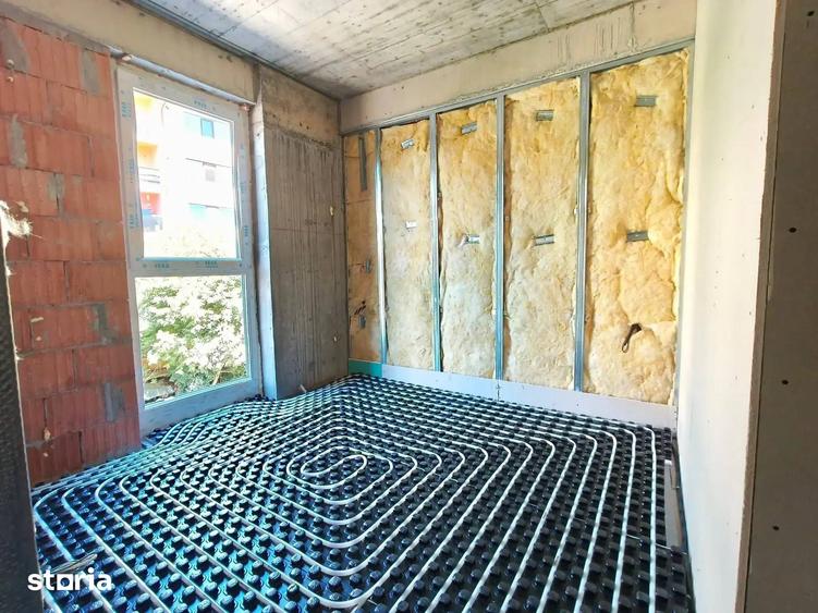 Apartament cu 3 camere decomandat în Titan