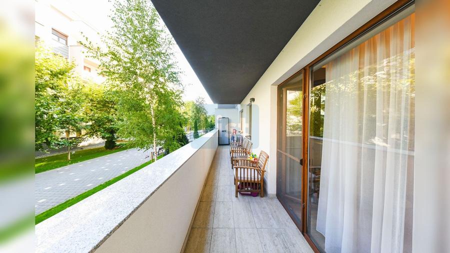 Apartament cu 3 camere semidecomandat, mobilat în Europa