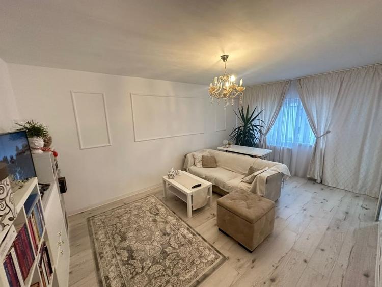 Apartament cu 3 camere decomandat, mobilat în Băneasa