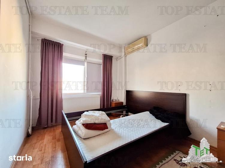 Apartament cu 4 camere decomandat în Tei