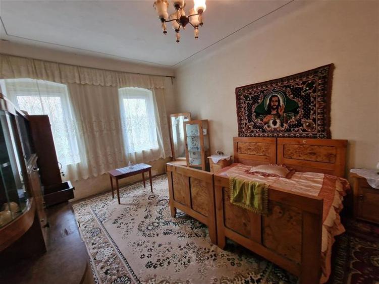 Casă individuală cu 10 camere cu Canalizare în Muncitoresc