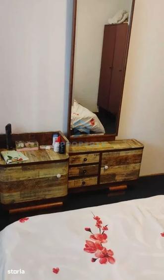 Apartament cu 3 camere semidecomandat, mobilat în Ozana